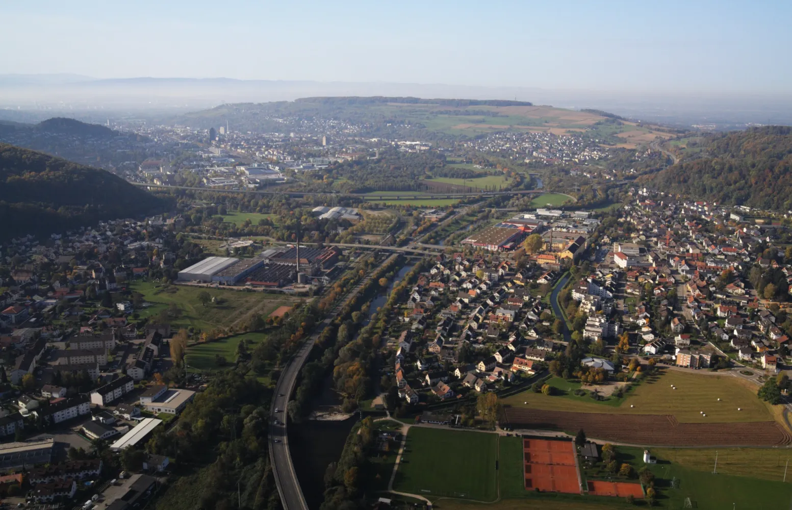 Luftbild von Lörrach mit Blick über die Stadt
